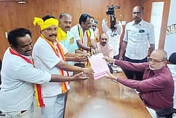 கம்பம் தொகுதியில்
தவெக உள்பட 7 போ் வேட்புமனுத் தாக்கல்