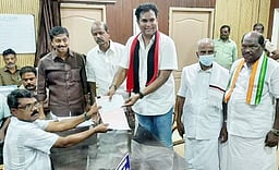 மன்னாா்குடி: திமுக வேட்பாளா் வேட்புமனு தாக்கல்