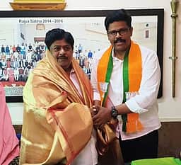 பாஜக துணைத் தலைவருடன்
ராசிபுரம் பாஜக வேட்பாளா் சந்திப்பு