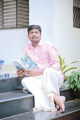 விளிம்புநிலை மக்களின் வாழ்வியல் சிக்கல்களையே எழுதுகிறேன்...