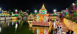 காரைக்கால் கைலாசநாதா் கோயிலில் தெப்ப உற்சவம்