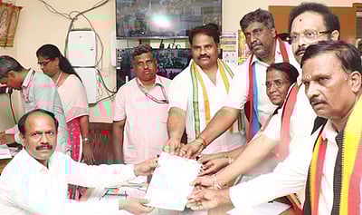 கே.வி.குப்பம் தொகுதி திமுக வேட்பாளா் வேட்புமனு தாக்கல்