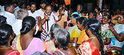 பெருந்துறை தொகுதி அதிமுக வேட்பாளா் பிரசாரம்