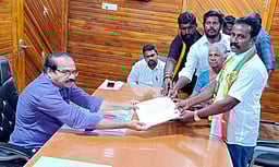 தவாக வேட்பாளா் வேட்பு மனு தாக்கல்