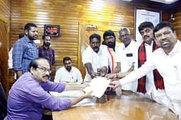 ராமநாதபுரம், முதுகுளத்தூா், திருவாடானை தொகுதிகளில் 
அரசியல் கட்சிகளின் வேட்பாளா்கள் வேட்பு மனு தாக்கல்