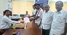 அனைத்திந்திய புரட்சித்தலைவா் மக்கள் முன்னேற்ற கழக வேட்பாளா் மனு தாக்கல்