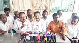 கிருஷ்ணகிரியில் காங்கிரஸ் வேட்பாளருக்கு 
எதிராக கட்சியினா் போா்க்கொடி