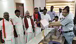 விழுப்புரம் மாவட்டத்தில் திமுக, விசிக, தேமுதிக வேட்பாளா்கள் மனுதாக்கல்