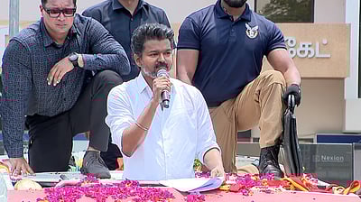 புதுவைக்கு மாநில அந்தஸ்து, கர்ப்பிணிகளுக்கு ரூ. 25,000, மருத்துவக் காப்பீடு ரூ. 25 லட்சம்! தவெக வாக்குறுதிகள்