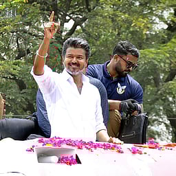 ’குழப்பக் கூட்டணி - சோா்ந்த கூட்டணி’: புதுச்சேரியில் விஜய் விமா்சனம்