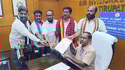 திருப்பத்தூரில் திமுக, தவெக, சுயேட்சைகள் மனு தாக்கல்