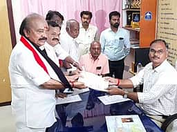 ஸ்ரீரங்கம் தொகுதியில் முன்னாள் அரசு தலைமை கொறடா மனோகரன் வேட்புமனு
