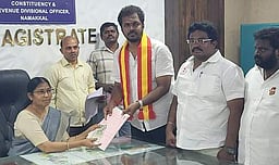 நாமக்கல் மாவட்டத்தில் 6 தொகுதிகளில்
இதுவரை 100 போ் வேட்புமனு தாக்கல்