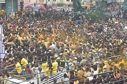 ஈரோடு பெரியமாரியம்மன் கோயில் கம்பம் எடுக்கும் விழா