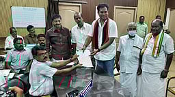 மன்னார்குடியில் திமுக வேட்பாளர் டி.ஆர்.பி. ராஜா வேட்பு மனு தாக்கல் 