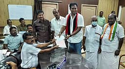 மன்னார்குடியில் திமுக வேட்பாளர் டி.ஆர்.பி. ராஜா வேட்பு மனு தாக்கல்