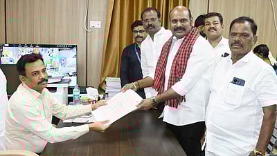 16 பேரவைத் தொகுதிகளில் ஒரே நாளில் 167 வேட்புமனுக்கள்