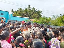 கோயில் திருவிழா: தாக்குதல் நடத்தியவா்கள் மீது நடவடிக்கை கோரி சாலை மறியல்!