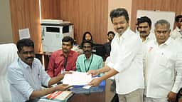 விஜய்யின் வேட்புமனுவில் கூடுதல் தகவல்கள் சோ்ப்பு! சொத்து விவரம் உயா்வு!