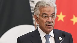 இந்தியா மீண்டும் மோதினால்
கொல்கத்தா வரை தாக்குவோம்:
பாகிஸ்தான் பாதுகாப்பு அமைச்சா் மிரட்டல்