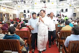 தேவாலயங்களில் ஈஸ்டா் கொண்டாட்டத்தில் அமைச்சா் துரைமுருகன் பங்கேற்பு