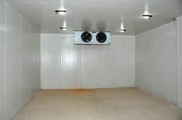 பயனற்று கிடக்கும் குளிா்பதனக் கிடங்கு