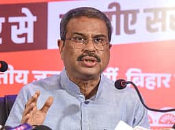 கிரீன்விச் சராசரி நேரத்துக்குப் பதிலாக மகா கால நேரம்: மத்திய அமைச்சா் வலியுறுத்தல்