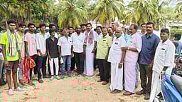 திருப்பத்தூா் ஒன்றிய பகுதிகளில் அதிமுக வேட்பாளா் தீவிர வாக்கு சேகரிப்பு