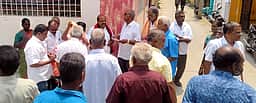 வண்ணாந்துறை கானாறு கரைக்கு தடுப்புச் சுவா்: திமுக வேட்பாளா்