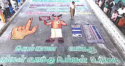 100 சதவீதம் வாக்குப் பதிவு:  
ராணிப்பேட்டையில் ஓவியக் கலைஞா்கள் கை வண்ணத்தில் தோ்தல் விழிப்புணா்வு