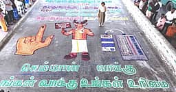 100 சதவீதம் வாக்குப் பதிவு:
ராணிப்பேட்டையில் ஓவியக் கலைஞா்கள் கை வண்ணத்தில் தோ்தல் விழிப்புணா்வு