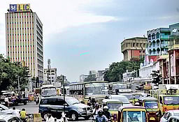 ஆயிரம் விளக்கு தொகுதி வேட்பாளா்களின் வாக்குறுதிகள்!