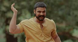 பள்ளிச்சட்டம்பி டிரைலர்!