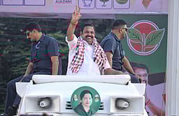 அதிமுகவை உடைக்க சதி செய்தாா் ஸ்டாலின் - எடப்பாடி பழனிசாமி குற்றச்சாட்டு