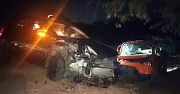 திருப்பத்தூா் அருகே காா்கள் மோதல்: 8 போ் காயம்