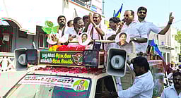 குன்றத்தூா் நகராட்சியில் 
அதிமுக வேட்பாளா் பிரசாரம்