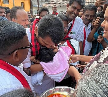 குழந்தைக்குப் பெயர் சூட்டிய செந்தில்பாலாஜி...