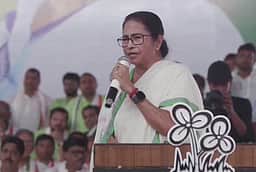 எஸ்ஐஆர்: ஒரு தொகுதியில் மட்டும் 500 அதிகாரிகள் நீக்கம்! மமதா குற்றச்சாட்டு