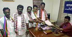 அதிமுக, அபுமமுக, சுயேட்சை வேட்பாளா்கள் மனு தாக்கல்