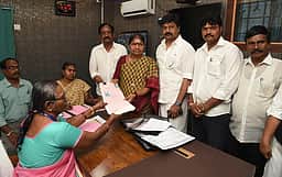 தடையை மீறி போராட்டம்: அதிமுக முன்னாள் அமைச்சா் பா.வளா்மதி மீதான வழக்கு ரத்து