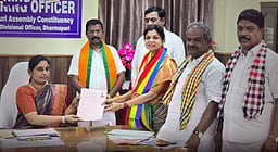 தருமபுரியில் சௌமியா அன்புமணி வேட்புமனு தாக்கல்!