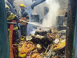 கோபி அருகே பூட்டிய வீட்டில் தீ விபத்து