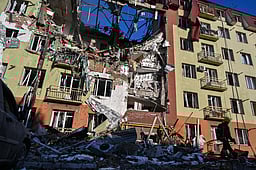 உக்ரைனில் தொடரும் சோகம்! ரஷியாவின் வான் வழி தாக்குதலில் 2 வயது குழந்தை உள்பட மூவர் பலி!