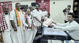 காஞ்சிபுரத்தில் அதிமுக, பாமக வேட்பாளா்கள் வேட்பு மனு தாக்கல்