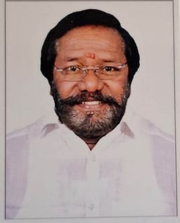 வெளியூா் வேட்பாளா்களை ஆதரிக்கக் கூடாது என்ற கருத்து ஏற்புடையதல்ல! - கருணாஸ்