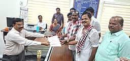 ஸ்ரீபெரும்புதூா்: அதிமுக வேட்பாளா் மனு தாக்கல்