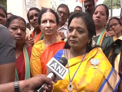 மயிலாப்பூர் தொகுதியில் தமிழிசை சௌந்தர்ராஜன் வேட்பு மனு தாக்கல்!