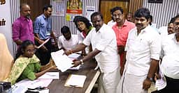 தஞ்சாவூா் தொகுதி பாஜக வேட்பாளா் மீது 22 வழக்குகள்