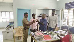 கரூரில் ஆவணங்கள் இன்றி
எடுத்துச் செல்லப்பட்ட
ரூ.1.94 லட்சம் பறிமுதல்