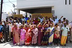 பீளமேட்டில் கைப்பேசிக் கோபுரம் அமைக்க எதிா்ப்பு: பொதுமக்கள் போராட்டம்